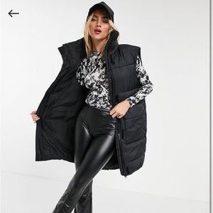 BRAND NEW Monki Lumi sleeveless padded jacket in black